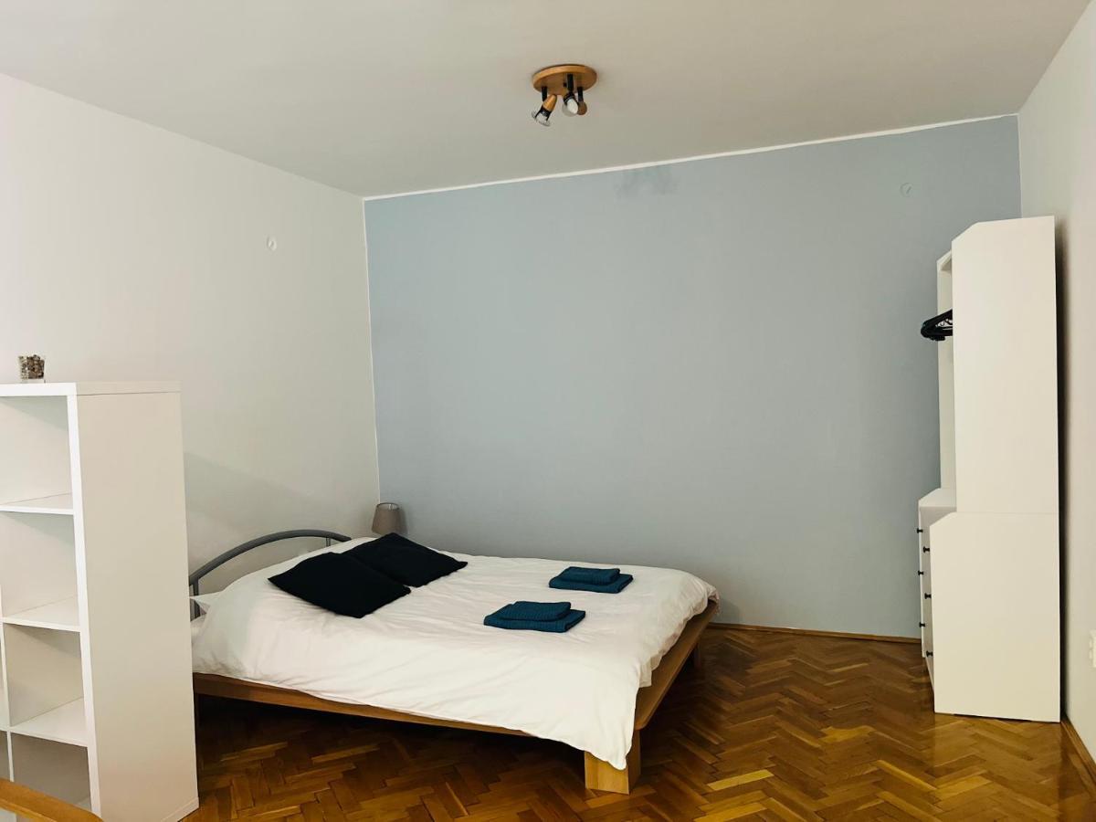 Bauhaus Flat In Amazing Location Lägenhet Budapest Exteriör bild